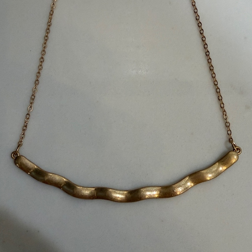 Gold statement necklace - Picture 3 of 4